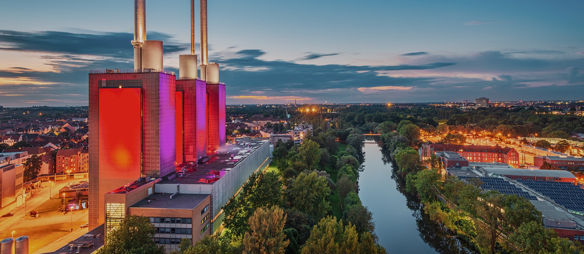 'drei warme Brüder' in Linden angeleuchtet