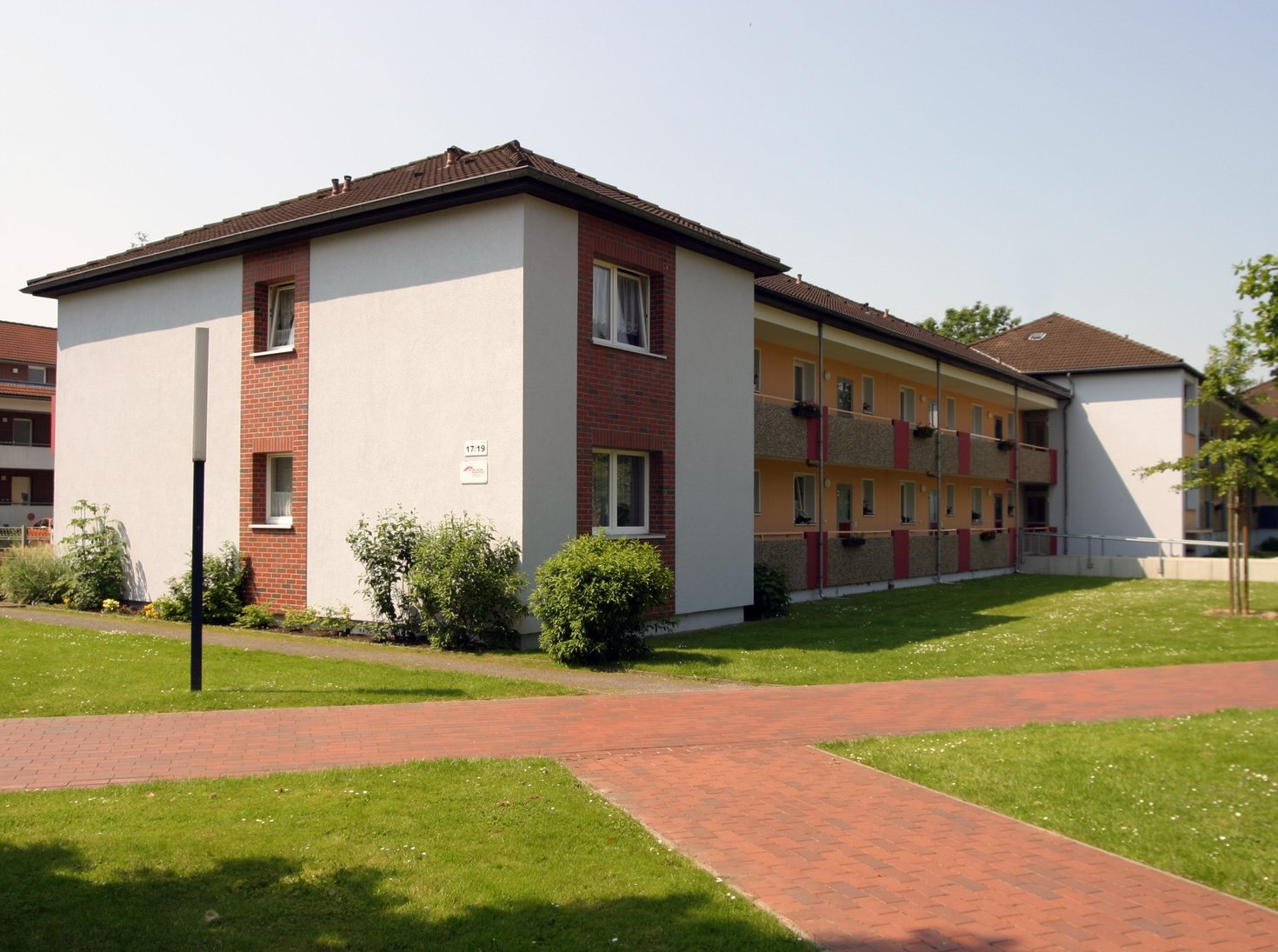 Zweigeschossiges Haus aus den 70er Jahren mit Laubengängen